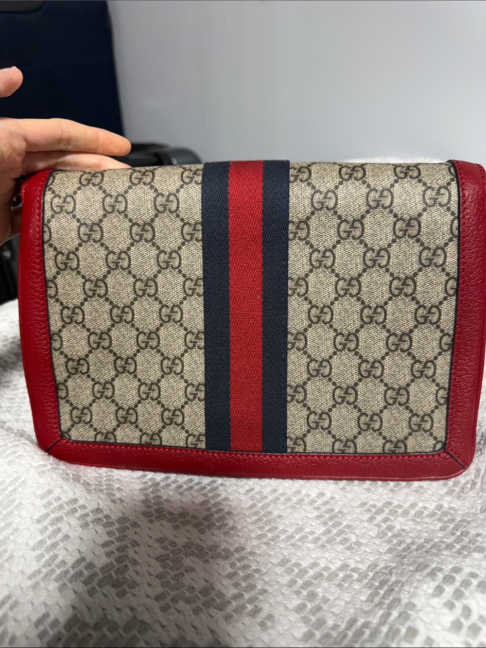 Gucci Beige & Red GG Supreme Crossbody with Bee Accent - Picture 3 of 6